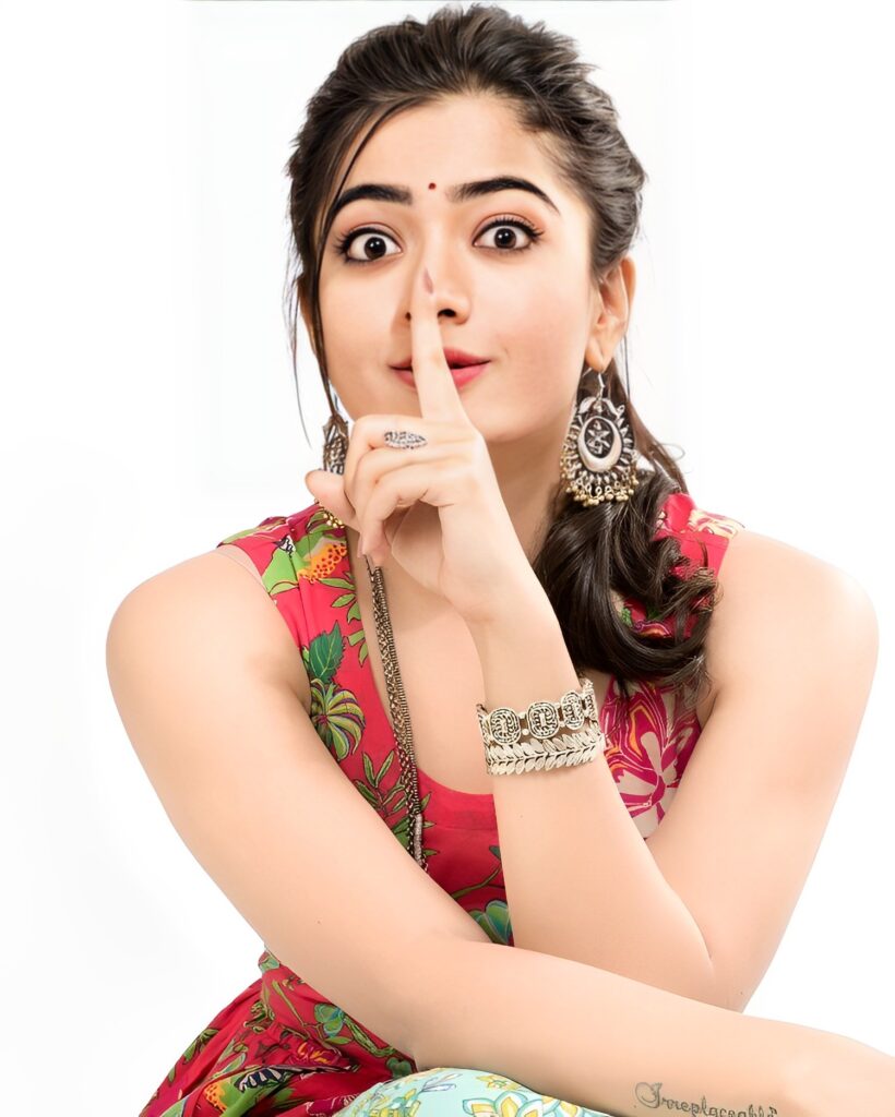 Rashmika Kurti With Earings