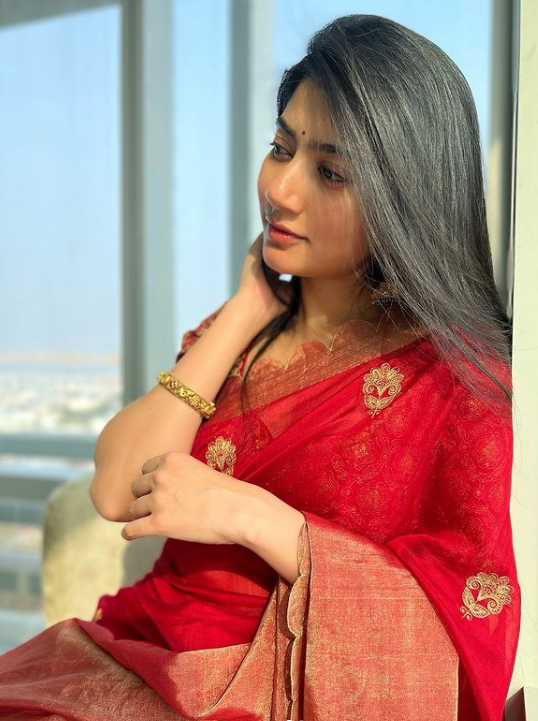 Sai Pallavi in Red Cotton Saree Photo Shoot