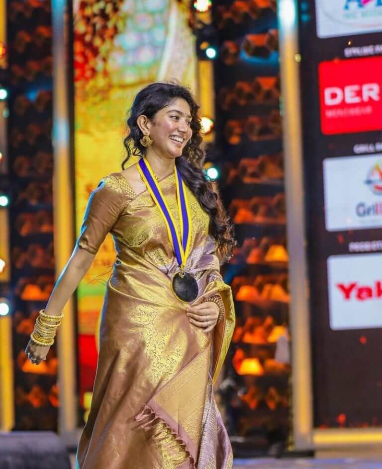 Sai Pallavi in a pink silk saree at “Behind Woods” awards! - Trending F